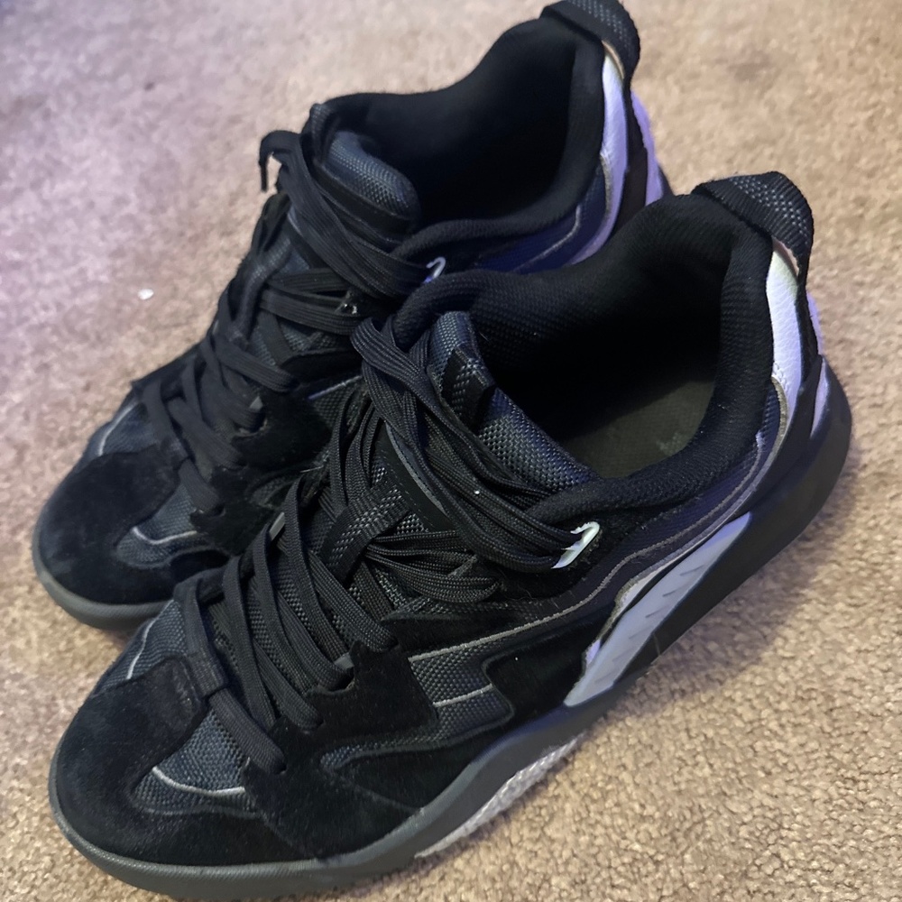 Dvs skate shoes